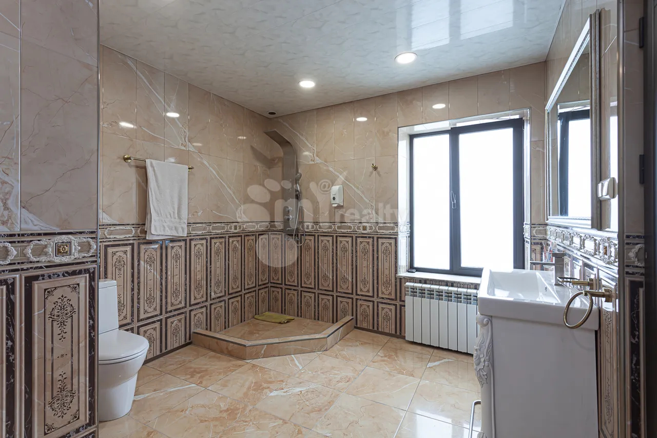 House for sale Lusinyants street, Center Yerevan, 160444