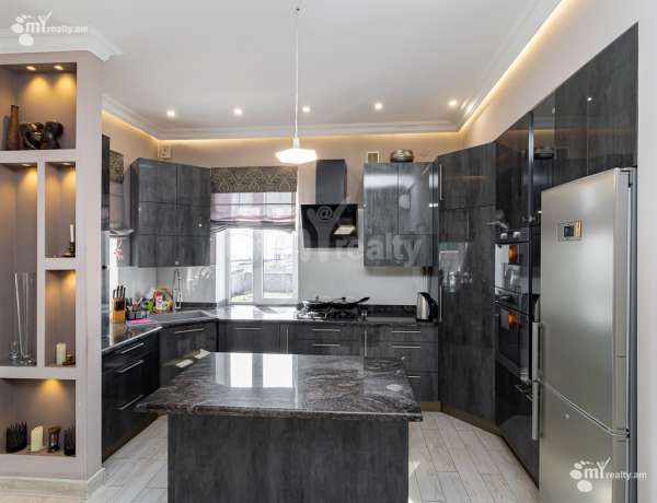 arandznatun-vacharq-Yerevan-Nor-Norq