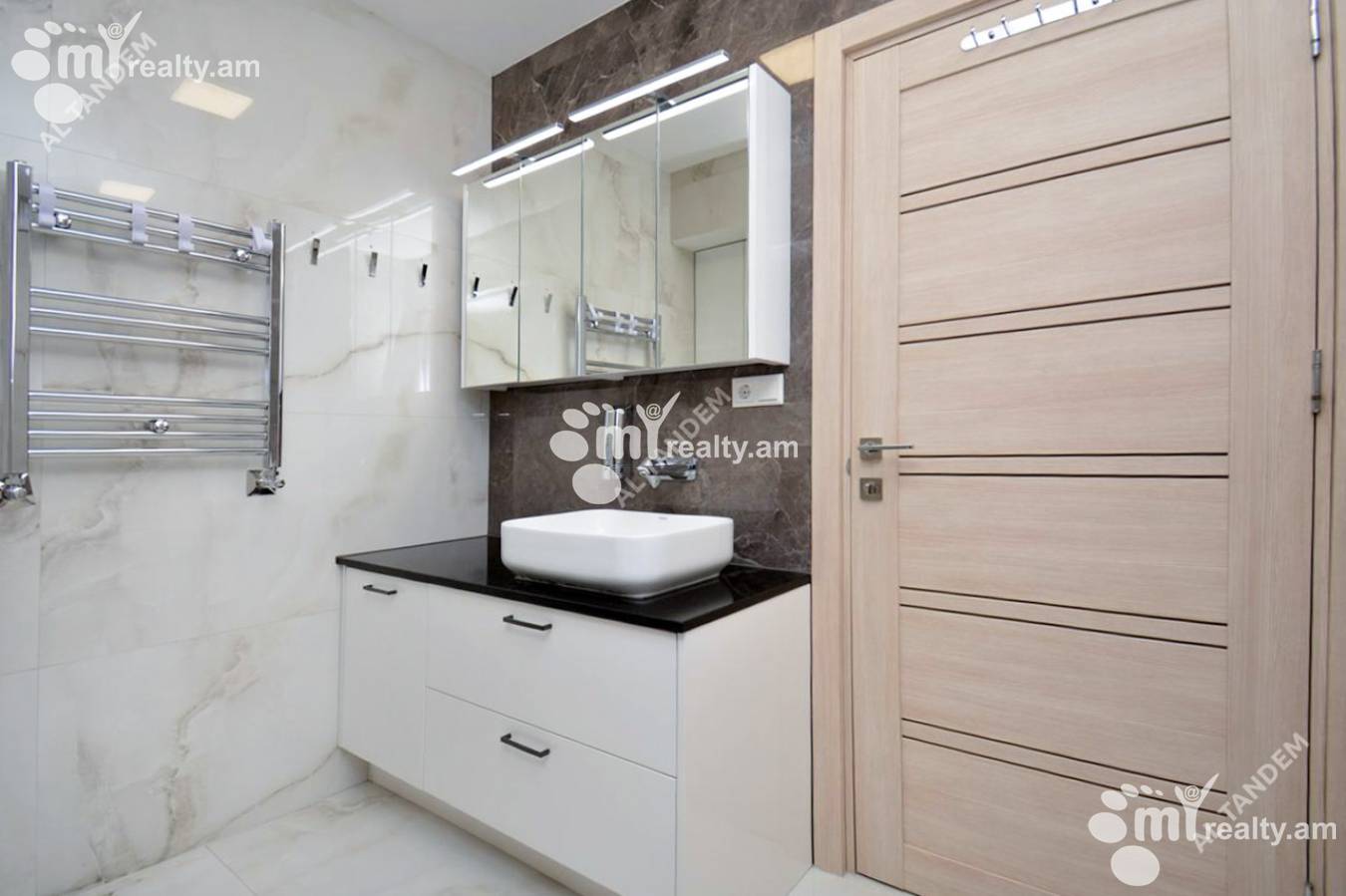 3 սենյականոց բնակարան վարձով Մոսկովյան փող, Կենտրոն Երևան, 160061