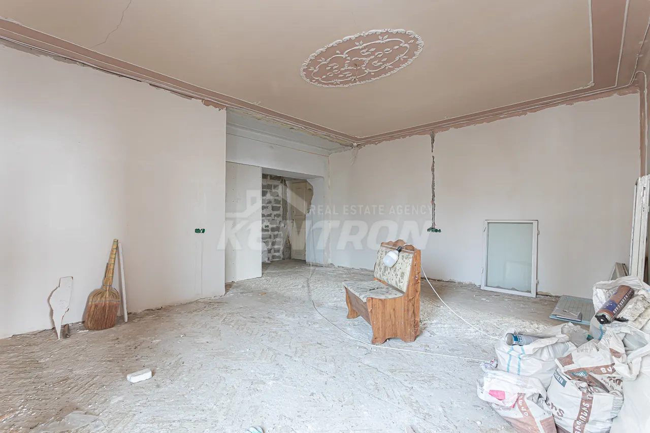5 bedroom apartment for sale خیابان کومیتاس, عربگیر ایروان, 158187