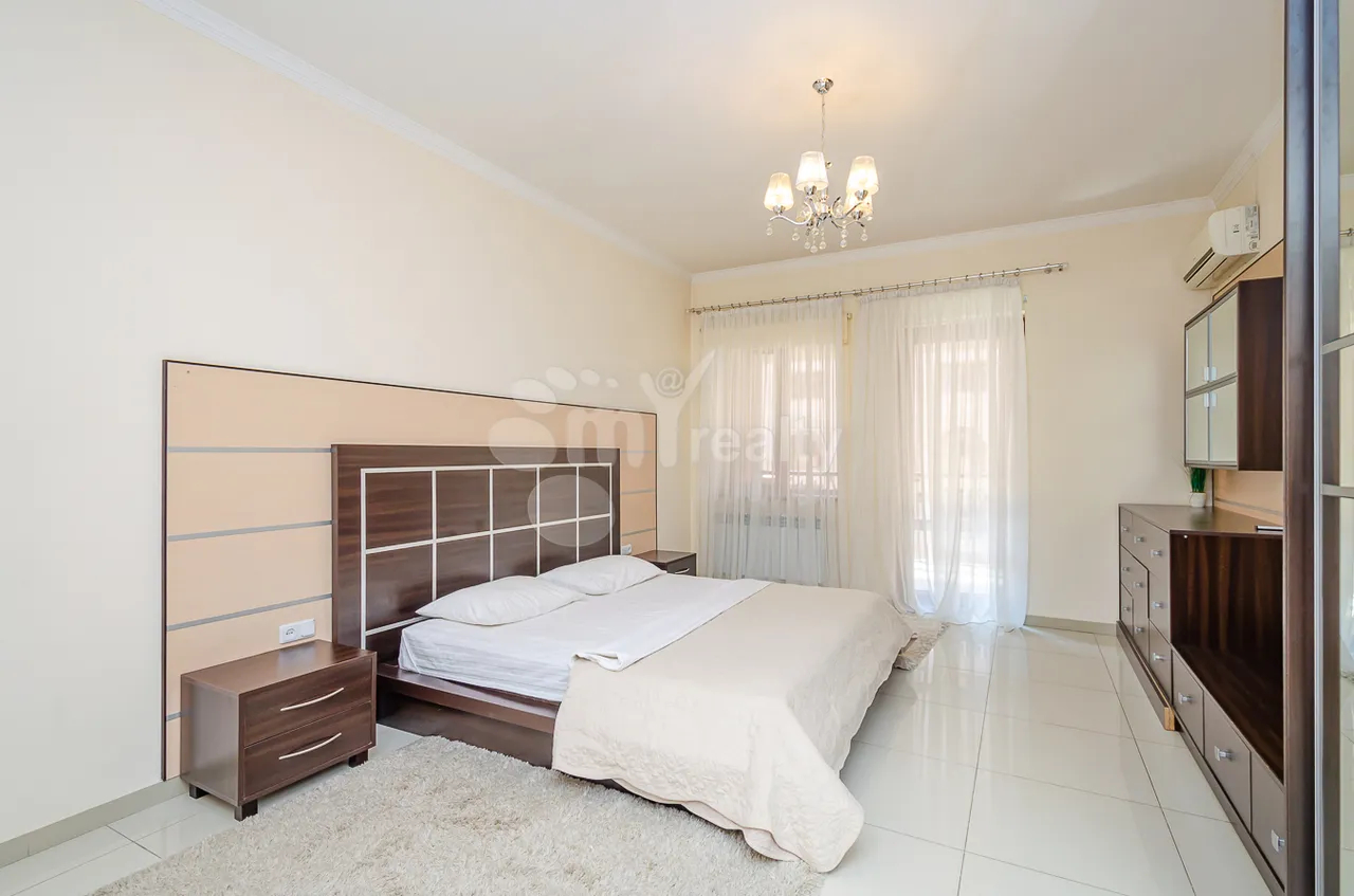 3 bedroom apartment for rent Northern (Hyusisayin)  Ave, Center Yerevan, 161923