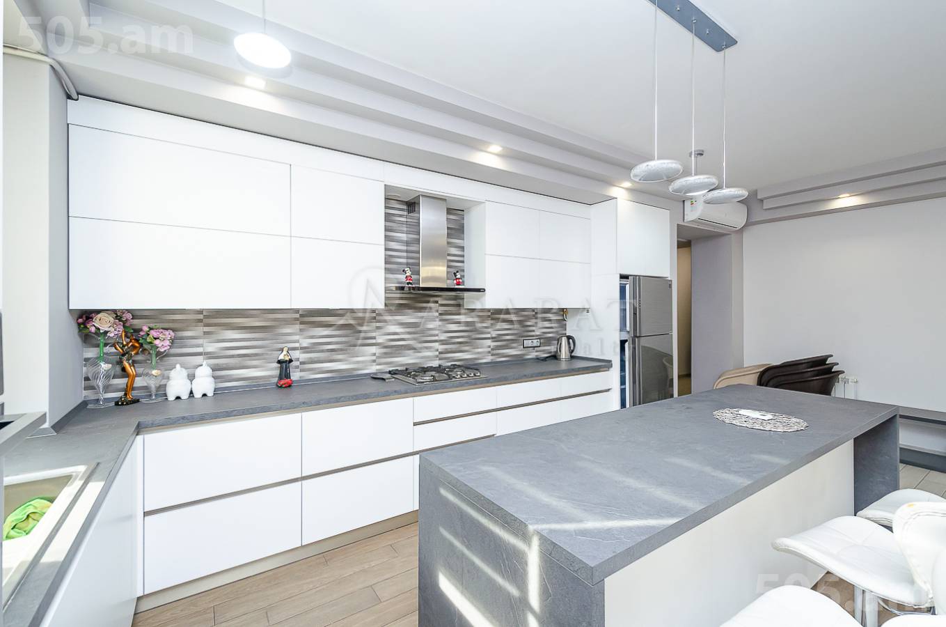 4 bedroom apartment for sale Antarayin St, Center Yerevan, 152086