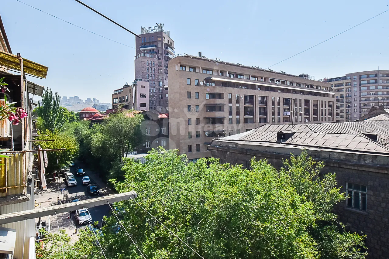 3 սենյականոց բնակարան  Կողբացու փող, Կենտրոն Երևան, 160976