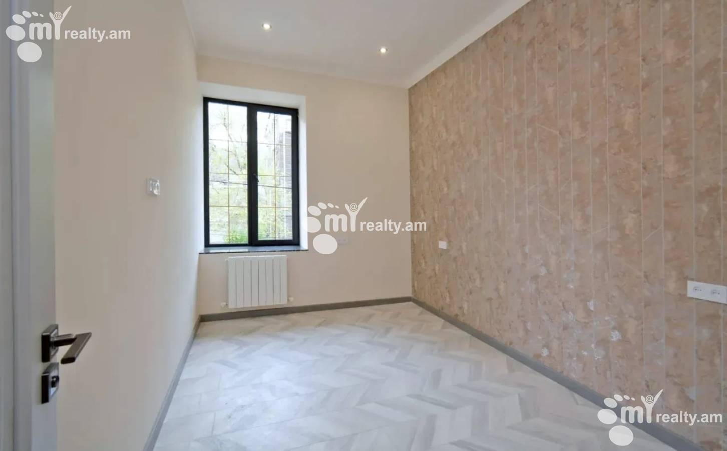 3 սենյականոց բնակարան  Պարոնյան փող, Կենտրոն Երևան, 160187