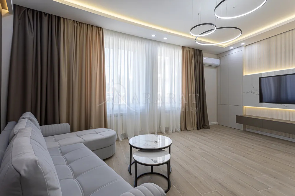 varcov-bnakaran-norakaruycum/2-senyakanoc/Leningradyan+St/Ajapnyak/Yerevan