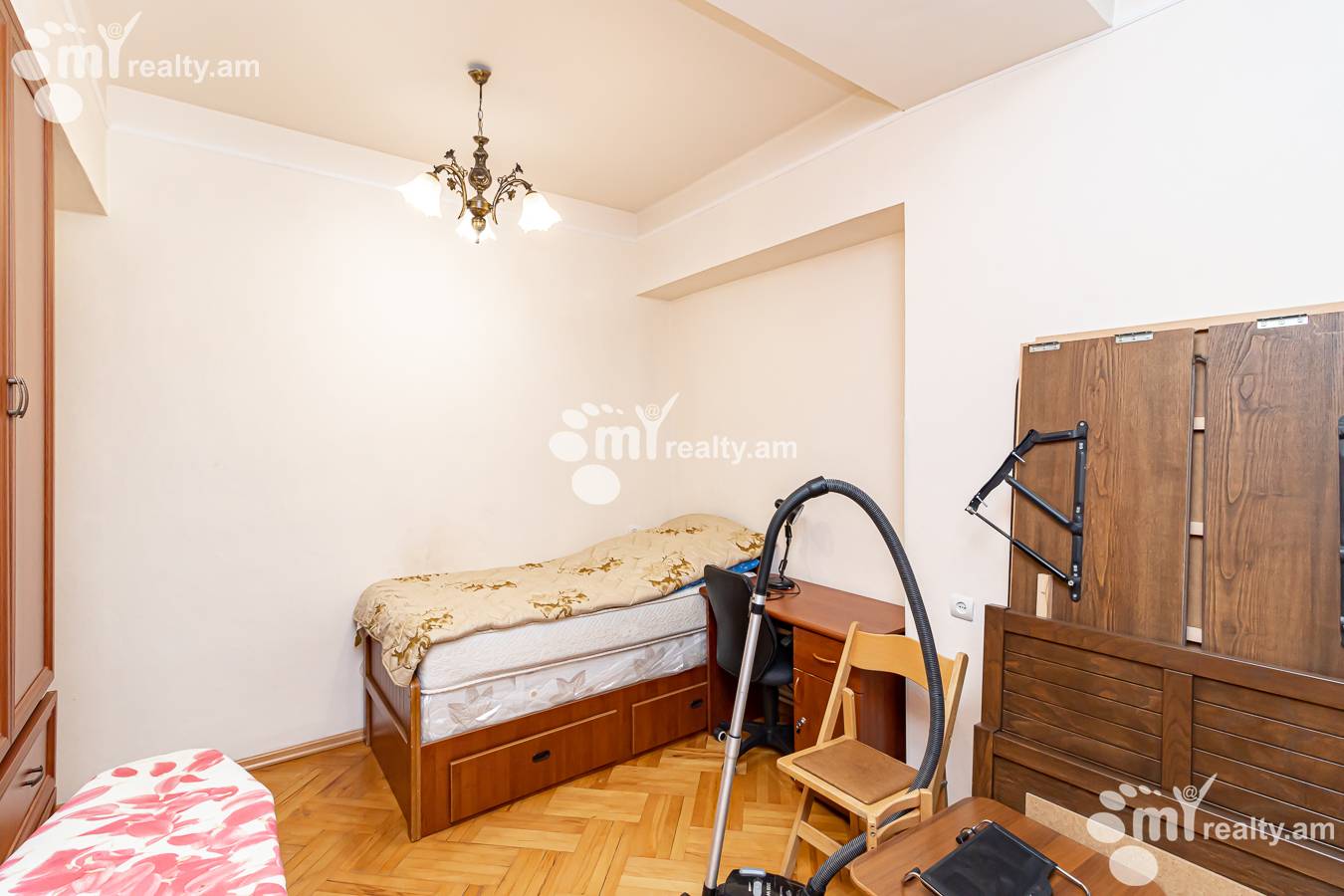 Купить 1 комнатную квартиру Д. Демирчян ул, Центр Ереван, 152116