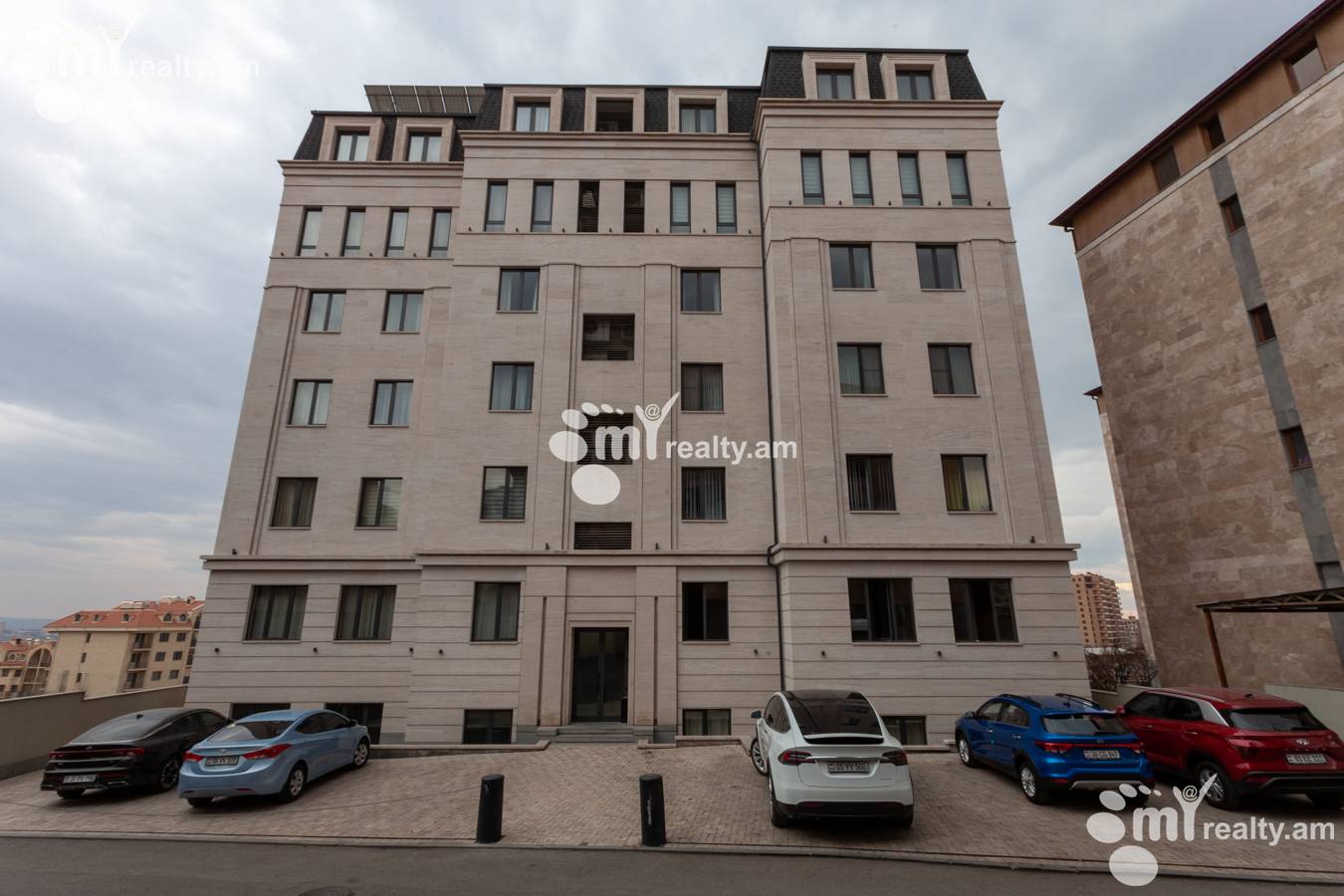 Купить 4 комнатную квартиру Антараин, улица Л. Азгалдяна,, Центр Ереван, 146392