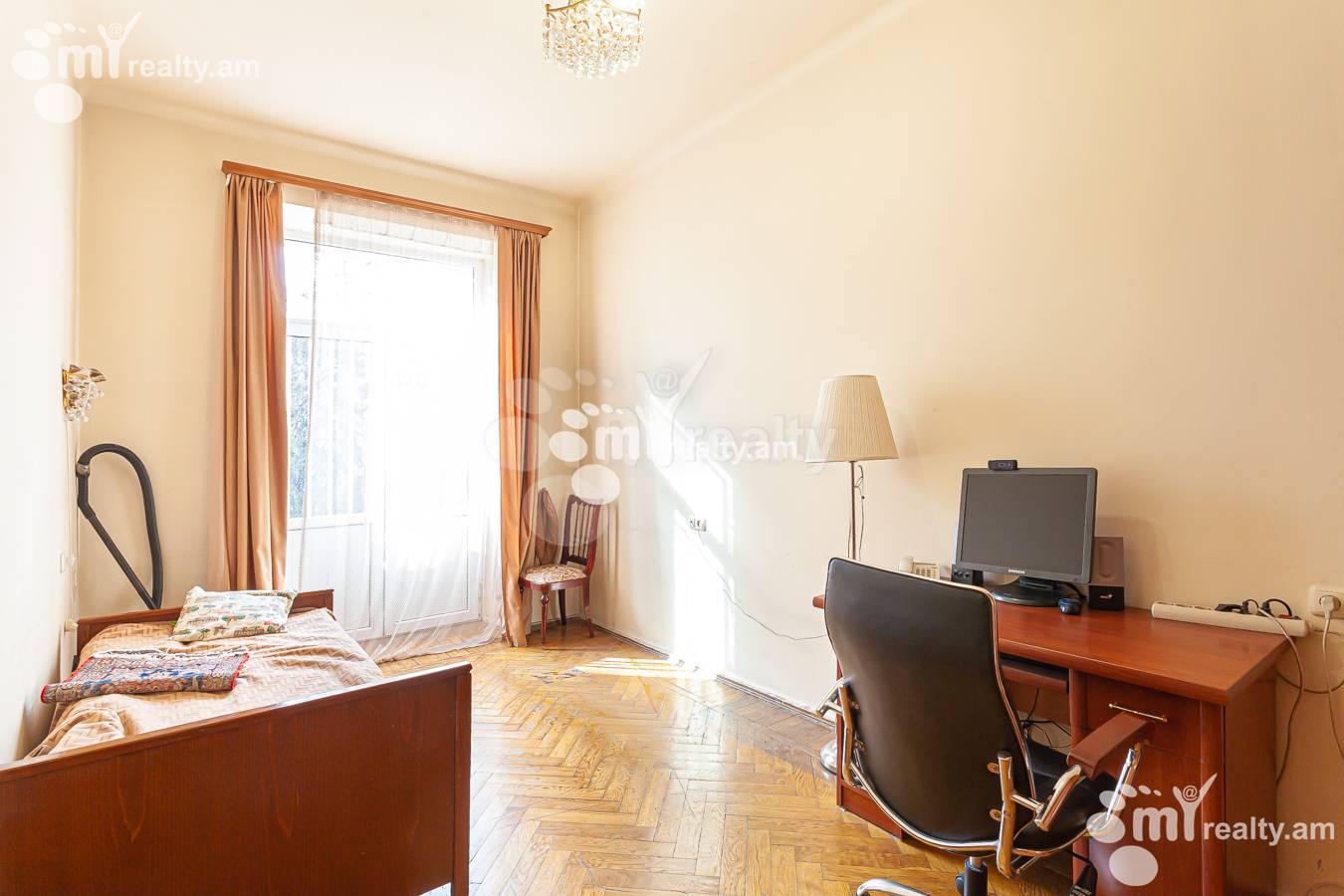 3 bedroom apartment for sale خیابان چارِنتس, مرکز شهر ایروان, 144765