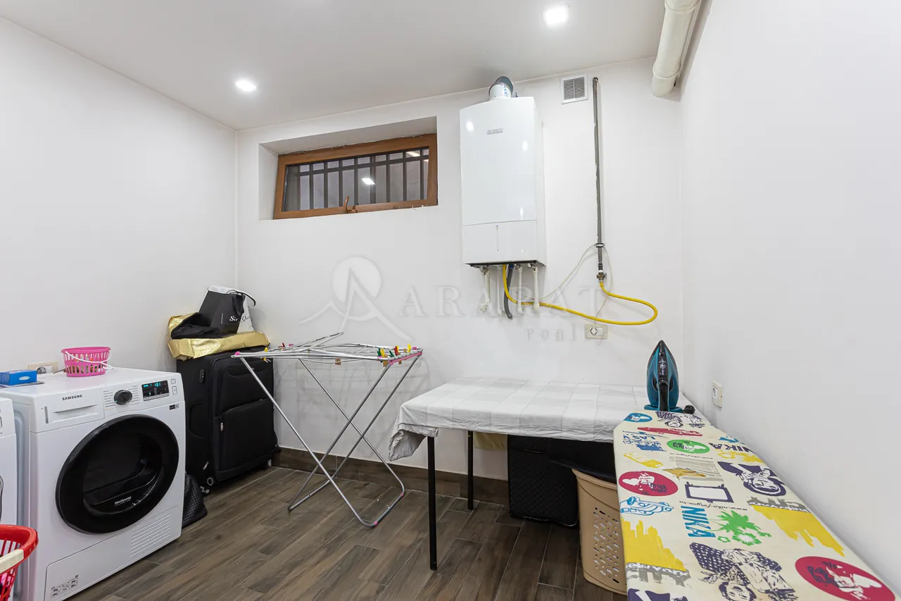 House for sale Lusinyants street, مرکز شهر ایروان, 157387