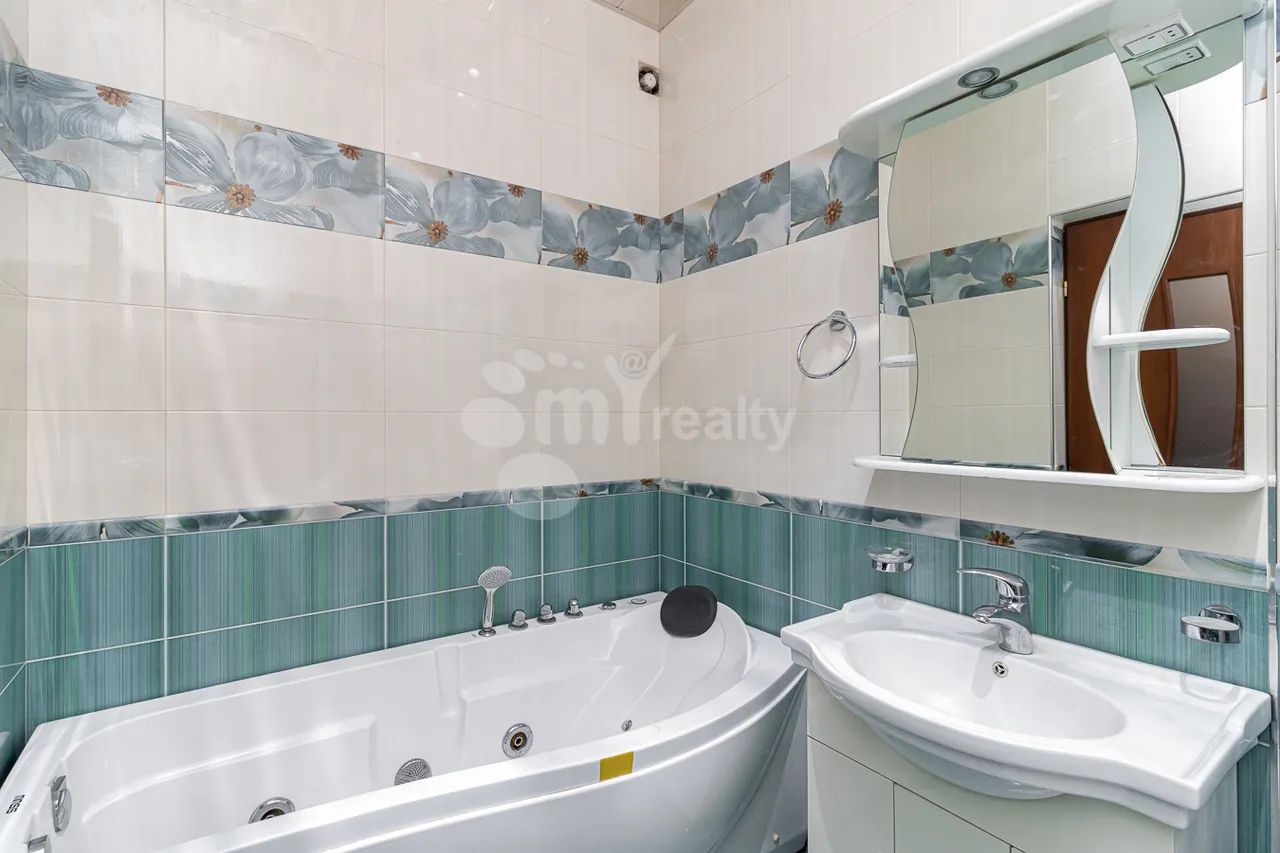 3 bedroom apartment for rent Aram St, Center Yerevan, 161917