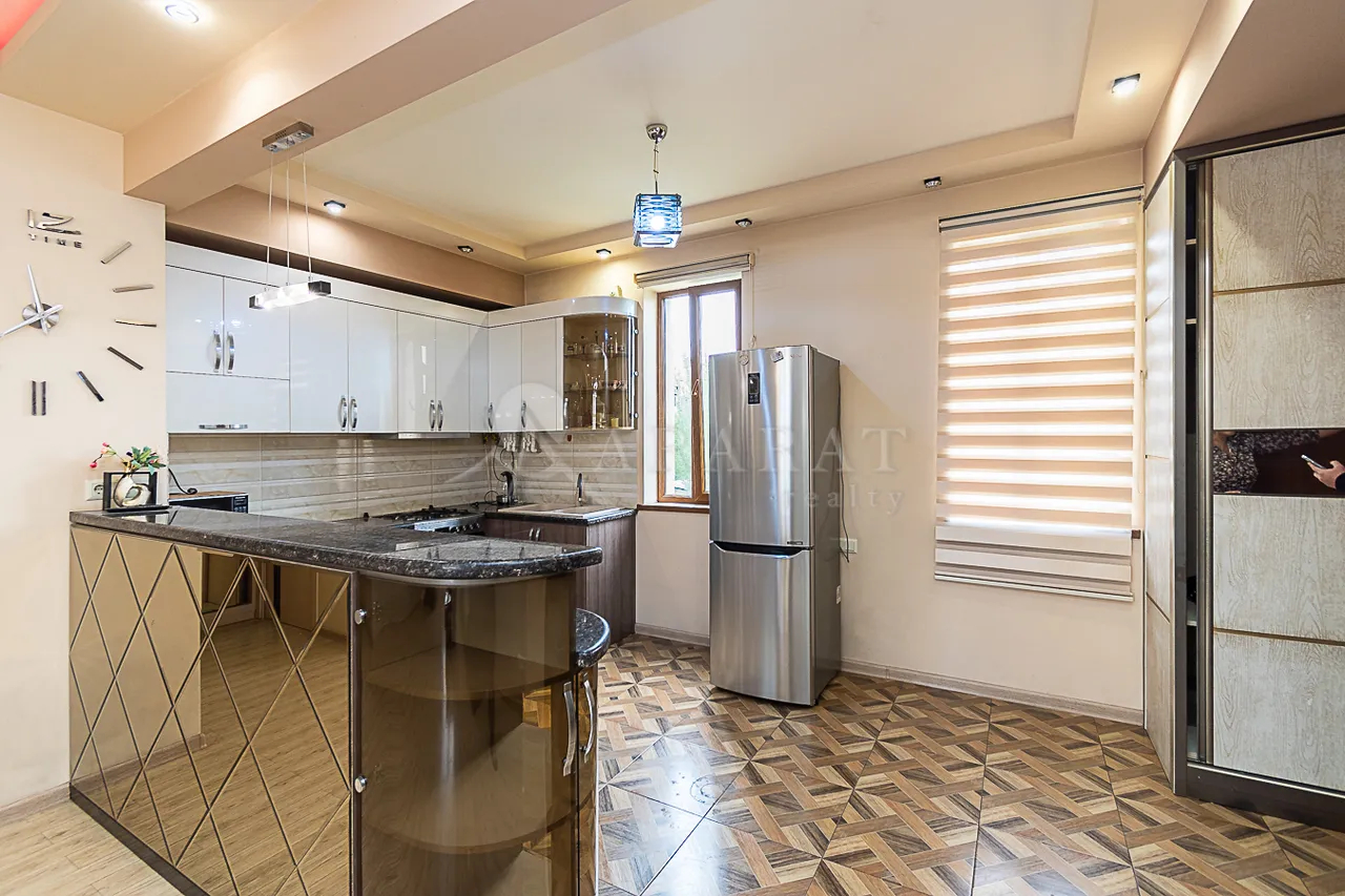 3 bedroom apartment for sale Sevak St, Qanaqer- Sejtun Yerevan, 161976