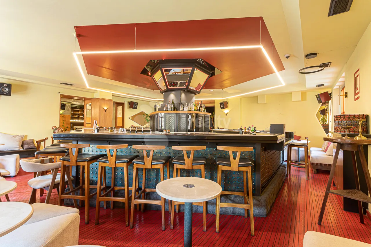 Купить коммерческoе помещение Сарян ул, Центр Ереван, 157532