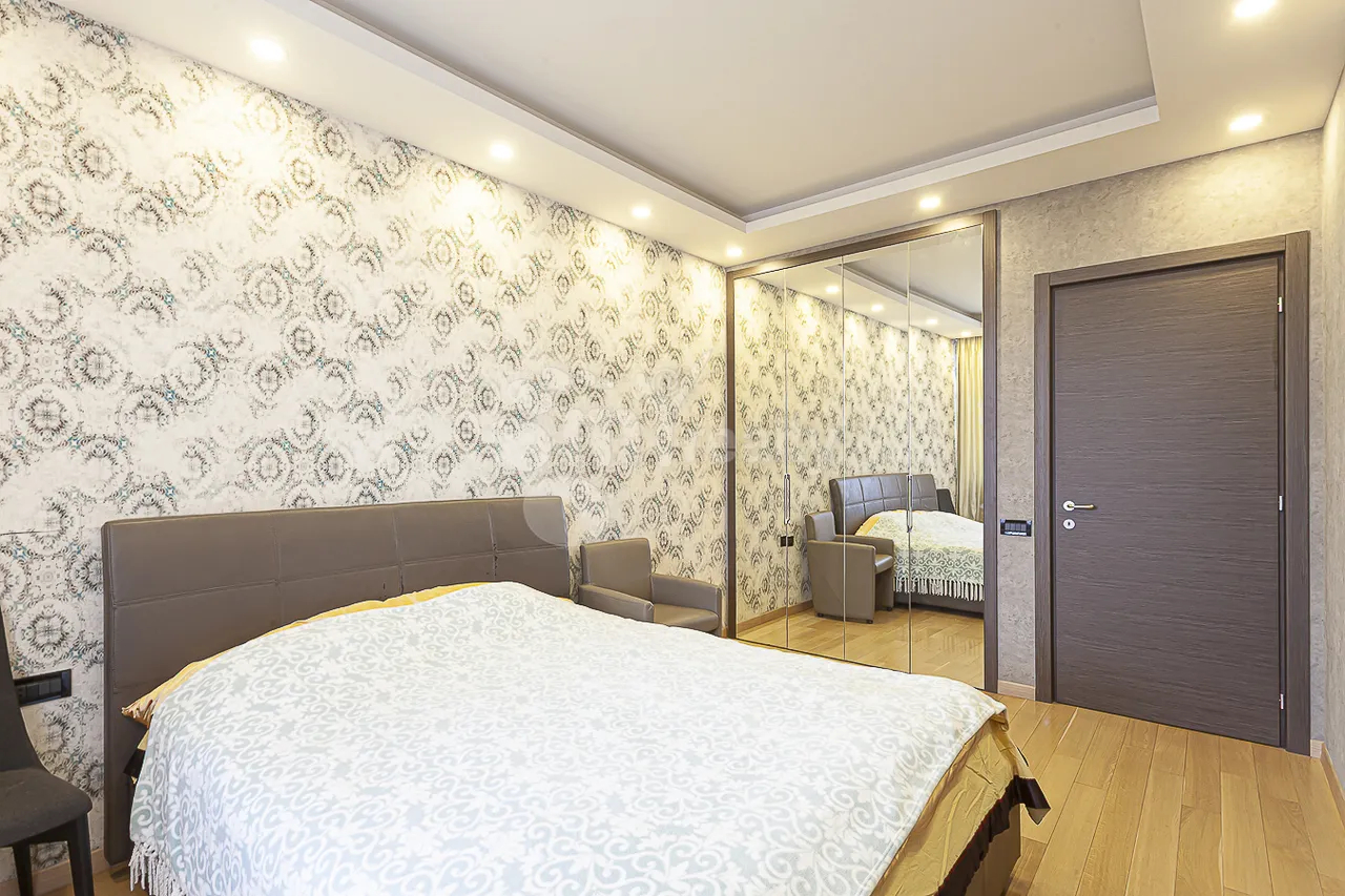 3 bedroom apartment for sale Aram St, Center Yerevan, 161991