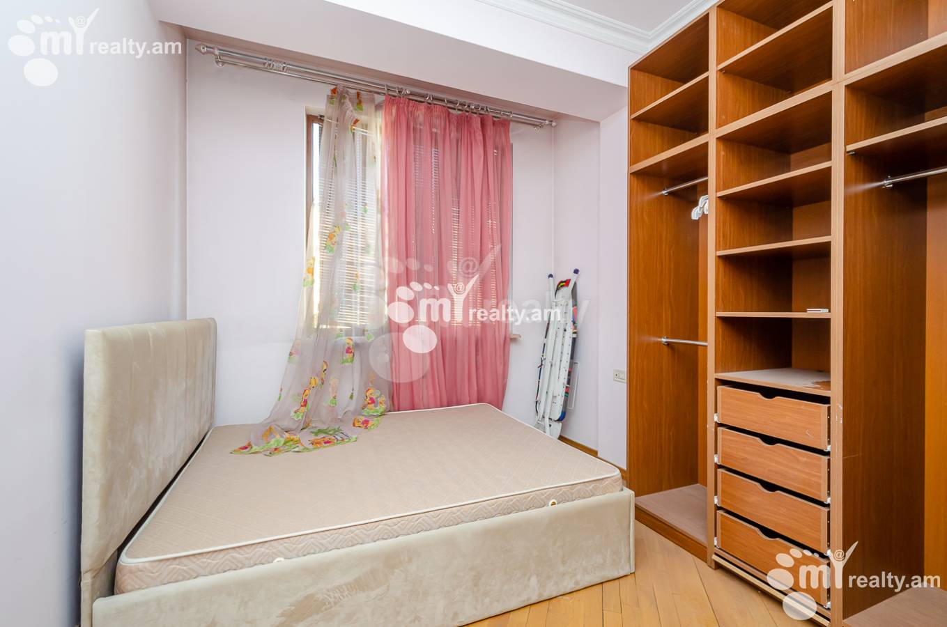 Снять 4 комнатную квартиру Закян ул, Центр Ереван, 154259