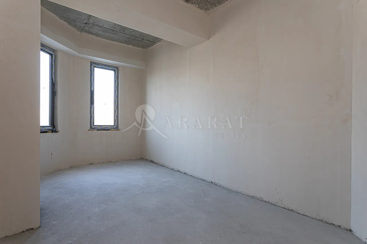 4 bedroom apartment for sale خیابان گِریبودوف, عربگیر ایروان, 157646