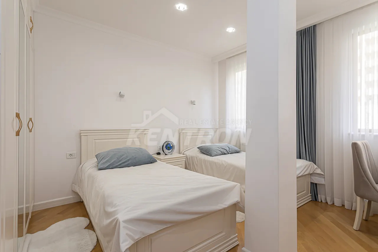 3 bedroom apartment for sale Saryan St, Center Yerevan, 157562