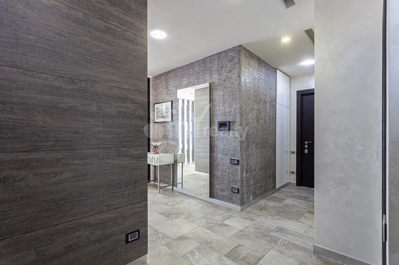3 bedroom apartment for sale Antarayin St, Center Yerevan, 161759