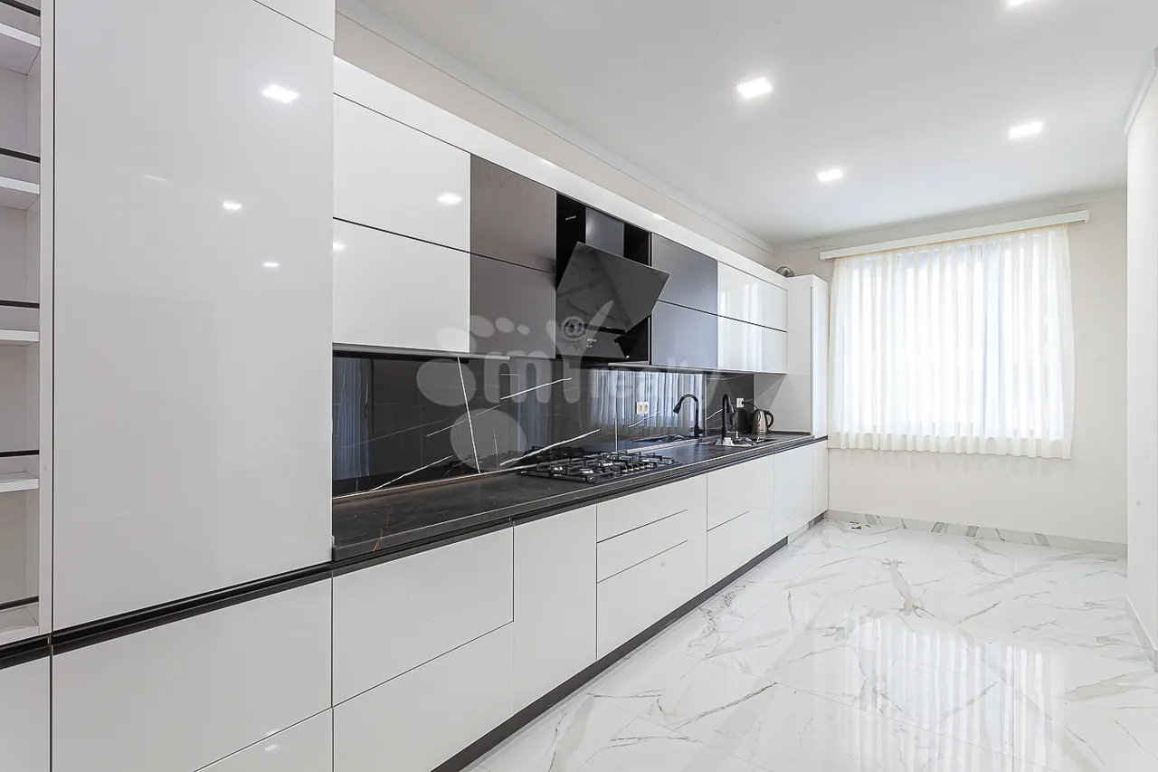 4 սենյականոց բնակարան վարձով Բուզանդի փող, Կենտրոն Երևան, 158869