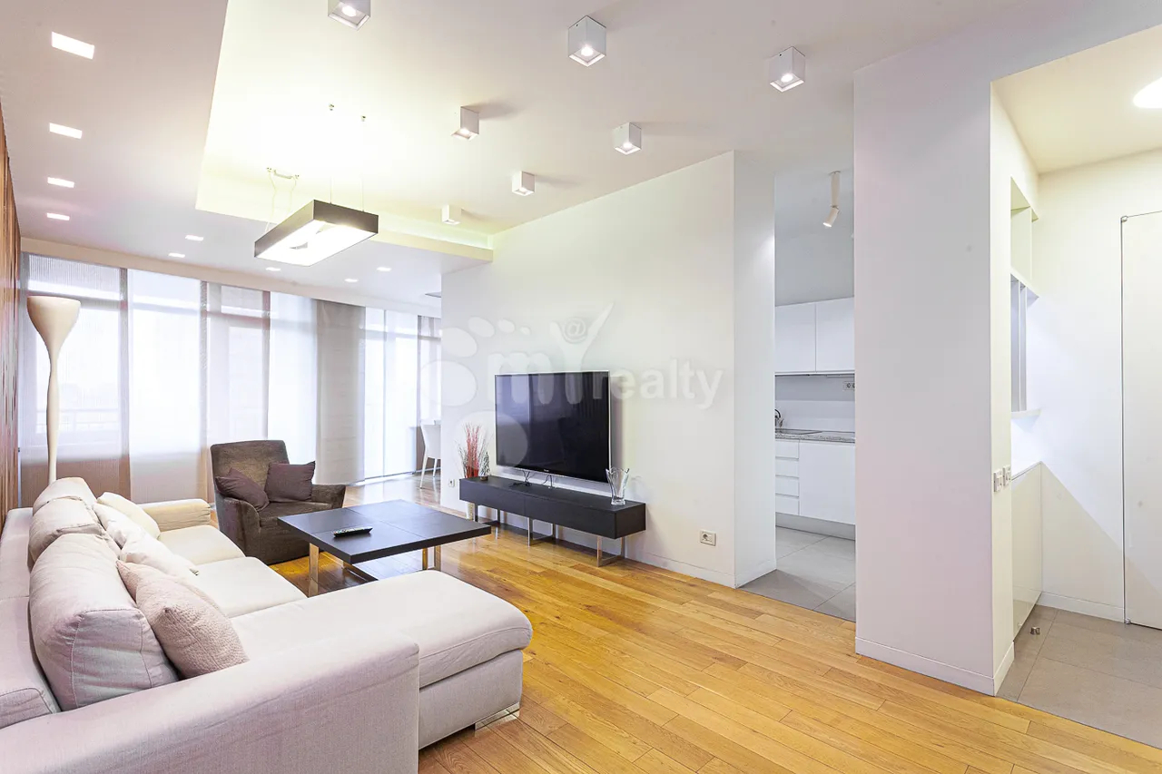 Снять 4 комнатную квартиру Вардананц ул, Центр Ереван, 158842