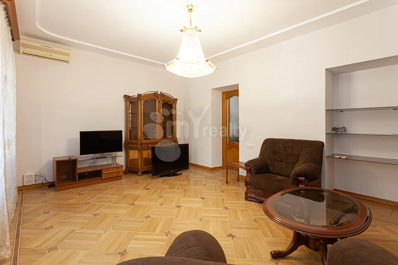 3 bedroom apartment for rent Abovyan St, Center Yerevan, 160742