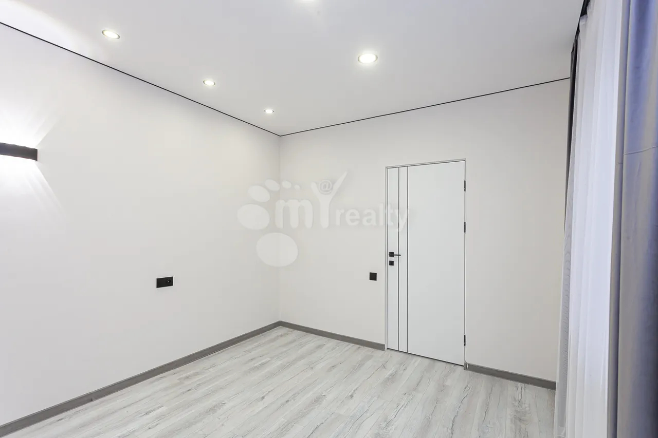 4 bedroom apartment for sale Hr.Kochar St, Arabkir Yerevan, 160498