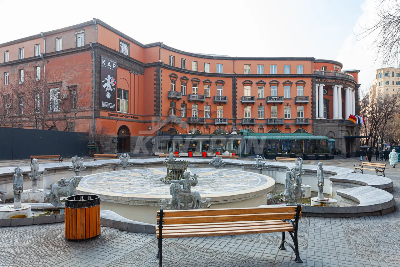 3 bedroom apartment for sale rue d'Abovyan, Center Yerevan, 157550