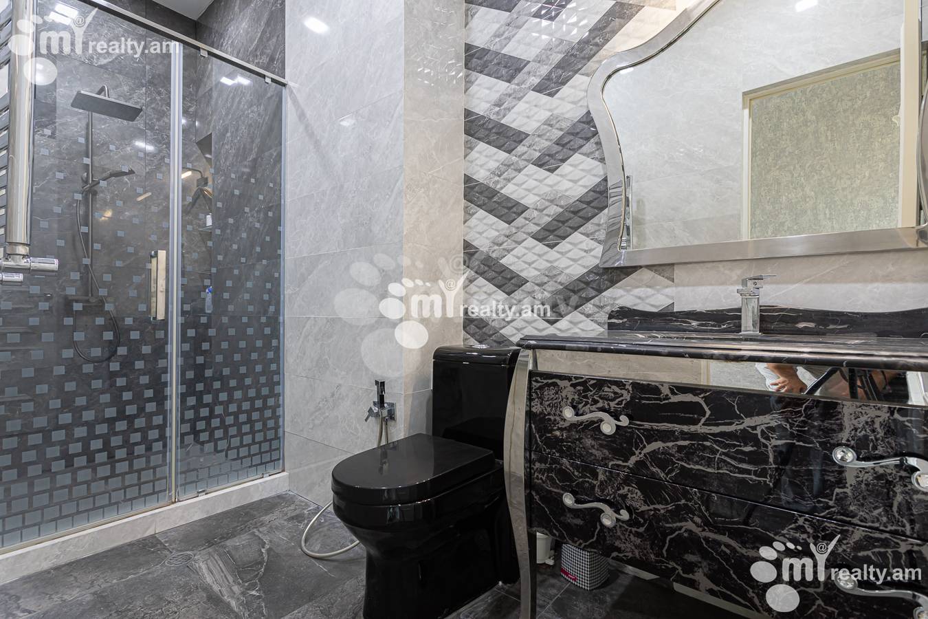 4 bedroom apartment for sale خیابان آدونس, عربگیر ایروان, 156083