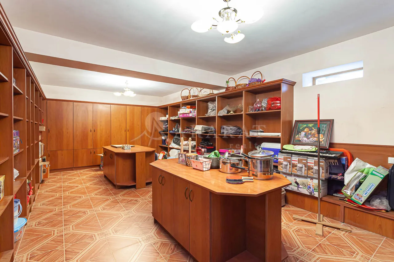 House for sale Pirumyans St, Davtachène Yerevan, 157262