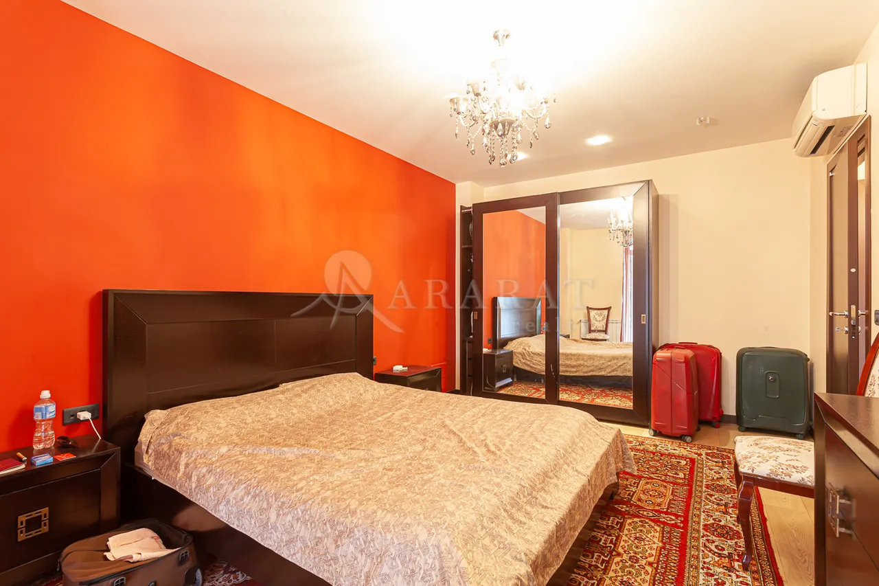 Купить 3 комнатную квартиру В. Саргисян ул, Центр Ереван, 159355