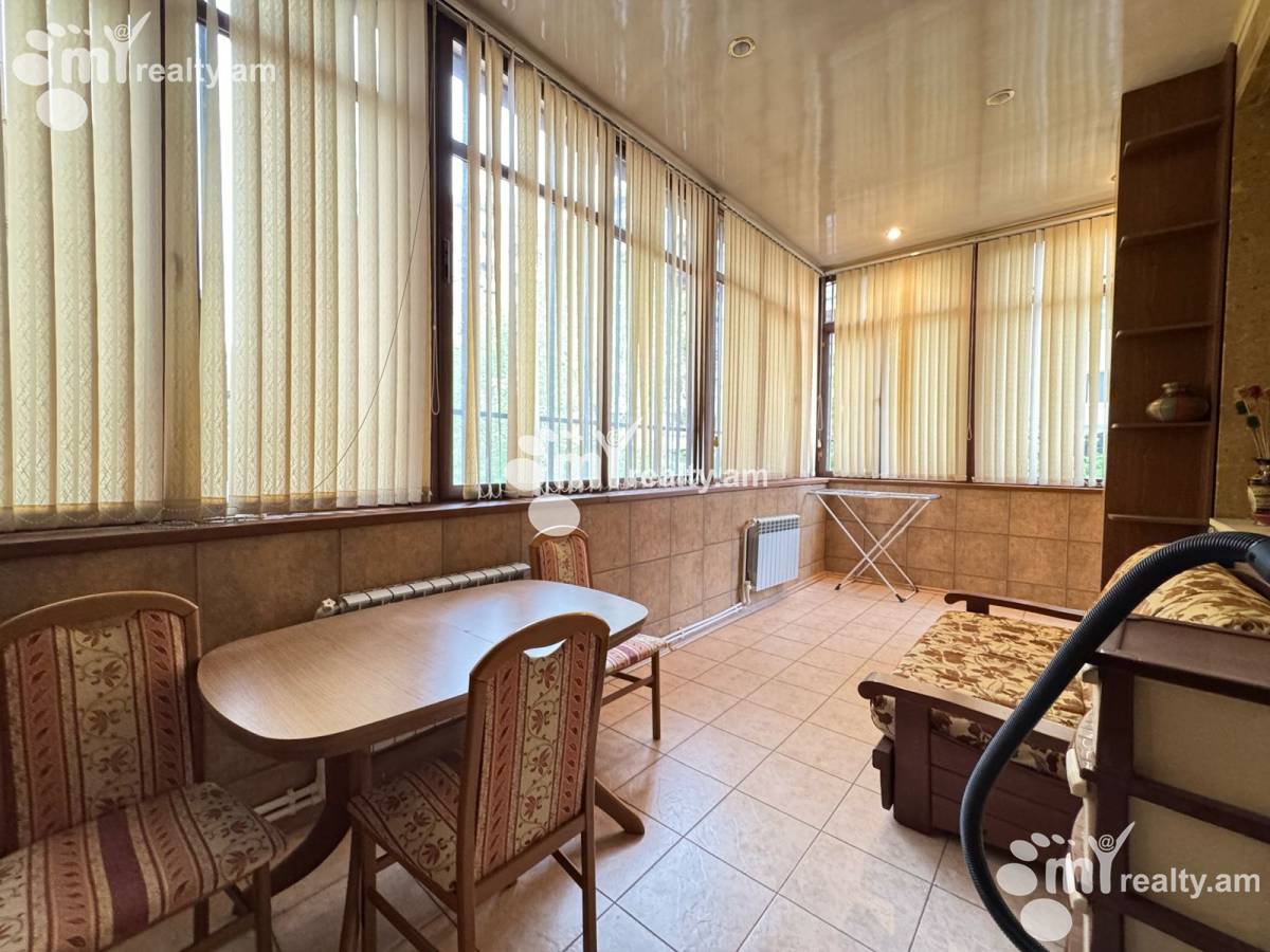 4 bedroom apartment for sale Yekmalyan St, Center Yerevan, 160657