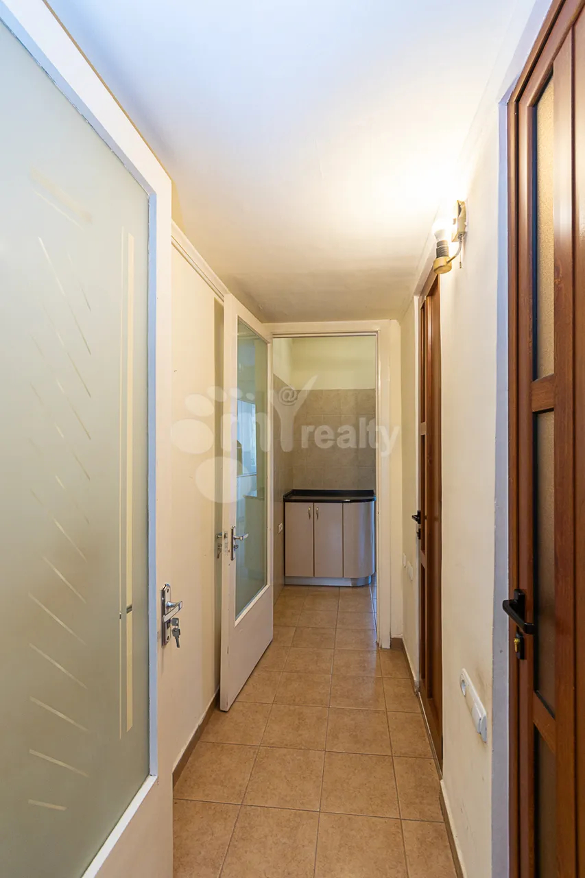 4 bedroom apartment for rent Mashtots Ave, Center Yerevan, 160196