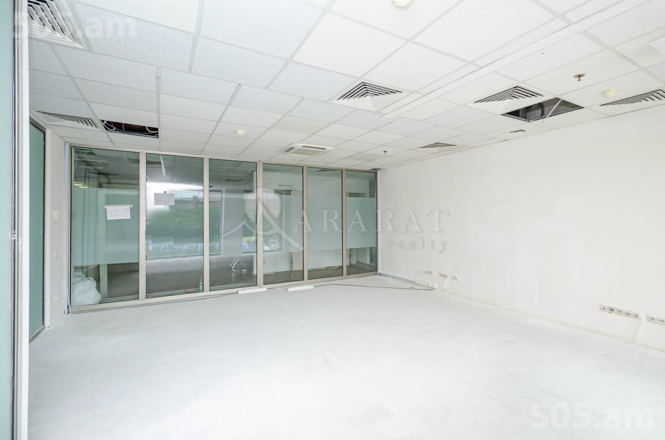 Снять коммерческoе помещение Г.Лусаворич ул, Центр Ереван, 153218