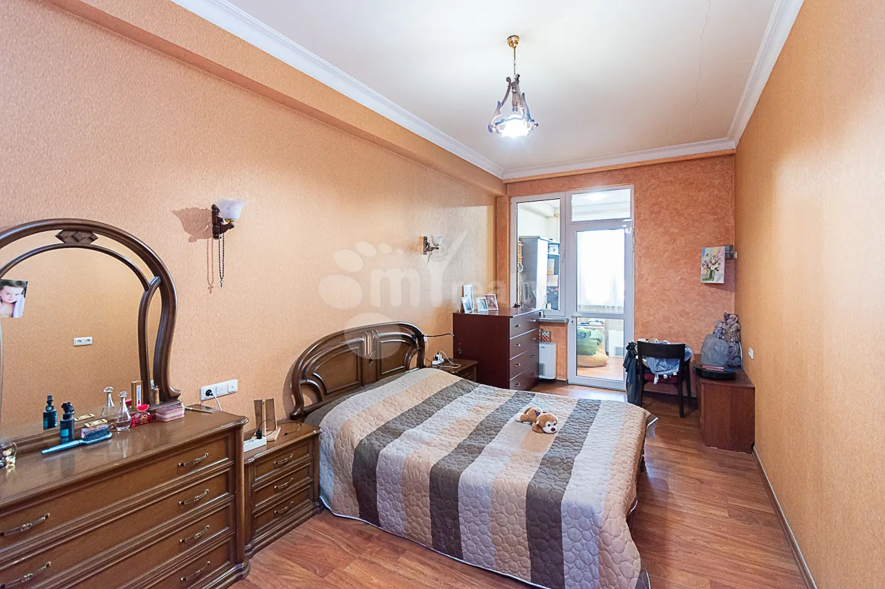 4 bedroom apartment for sale خیابان هین اِرِوانتسی, مرکز شهر ایروان, 159857