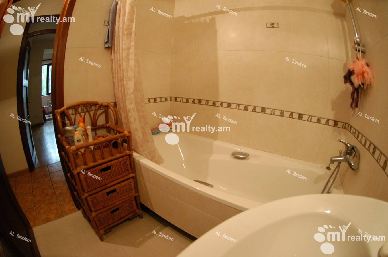 3 սենյականոց բնակարան  Չարենցի փող, Կենտրոն Երևան, 123038