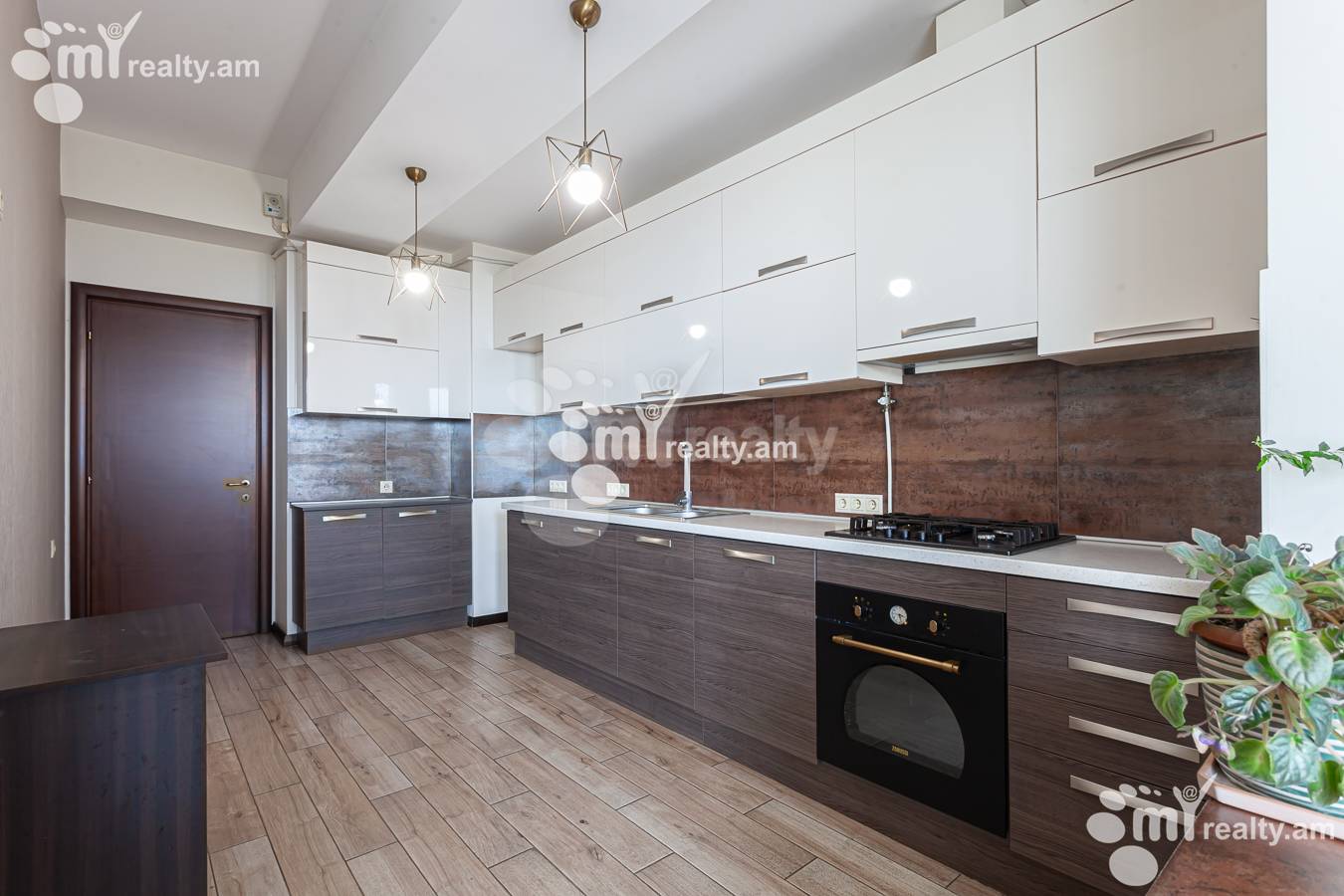 Купить 3 комнатную квартиру Антараин ул, Центр Ереван, 146541