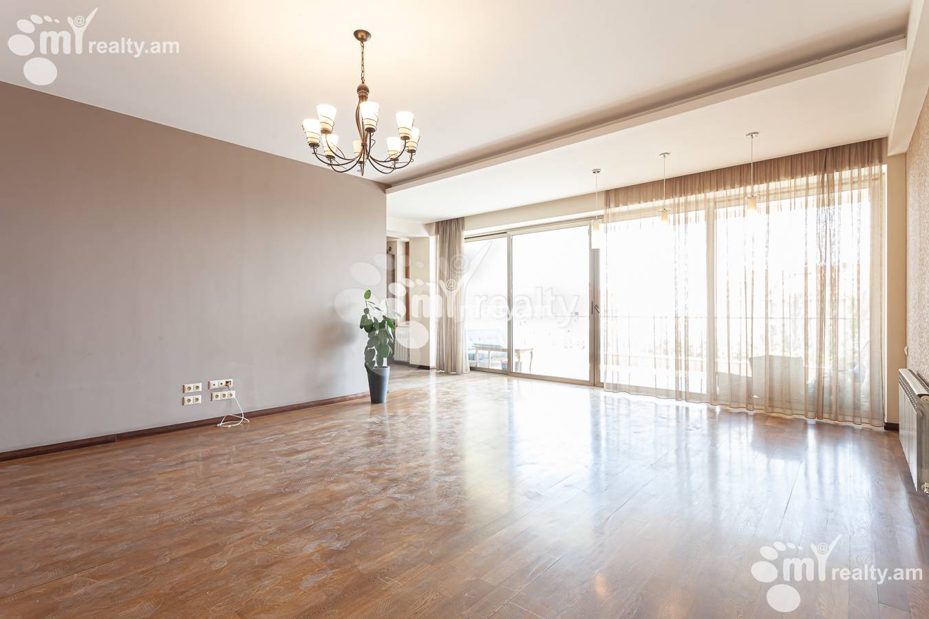 Купить 3 комнатную квартиру Антараин ул, Центр Ереван, 146541