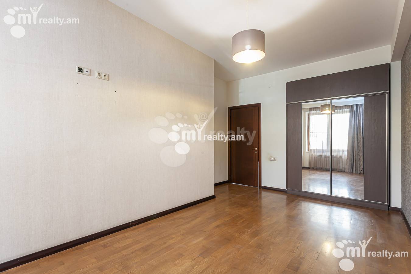 Купить 3 комнатную квартиру Антараин ул, Центр Ереван, 146541