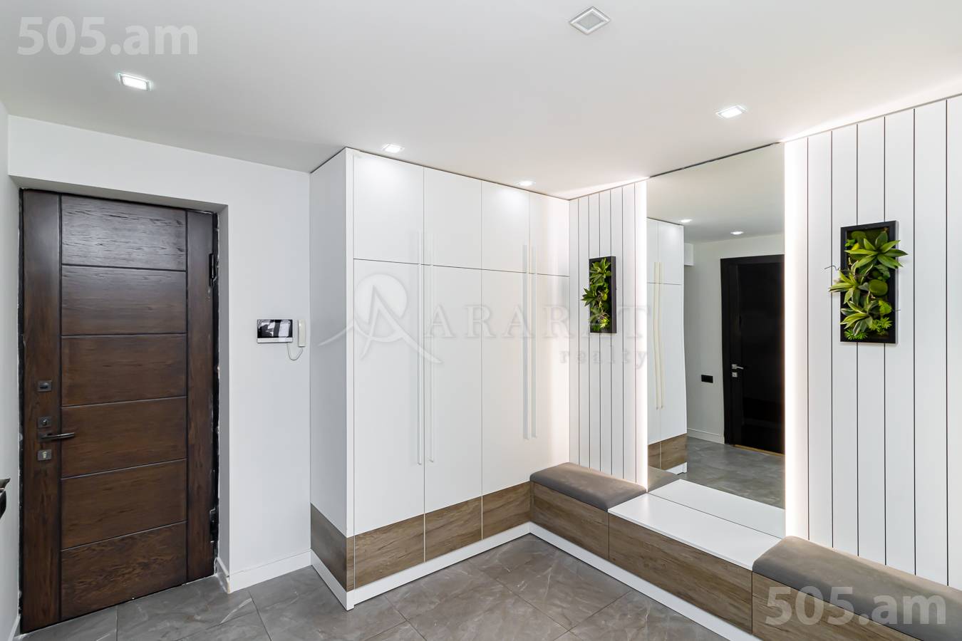 Купить 2 комнатную квартиру Амирян ул, Центр Ереван, 153533