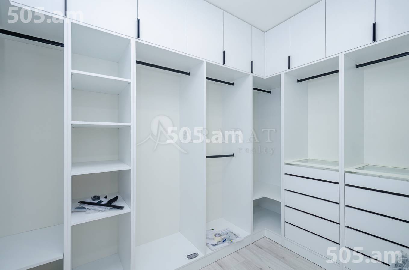 Купить 4 комнатную квартиру Аршакуняц пр, Центр Ереван, 153656