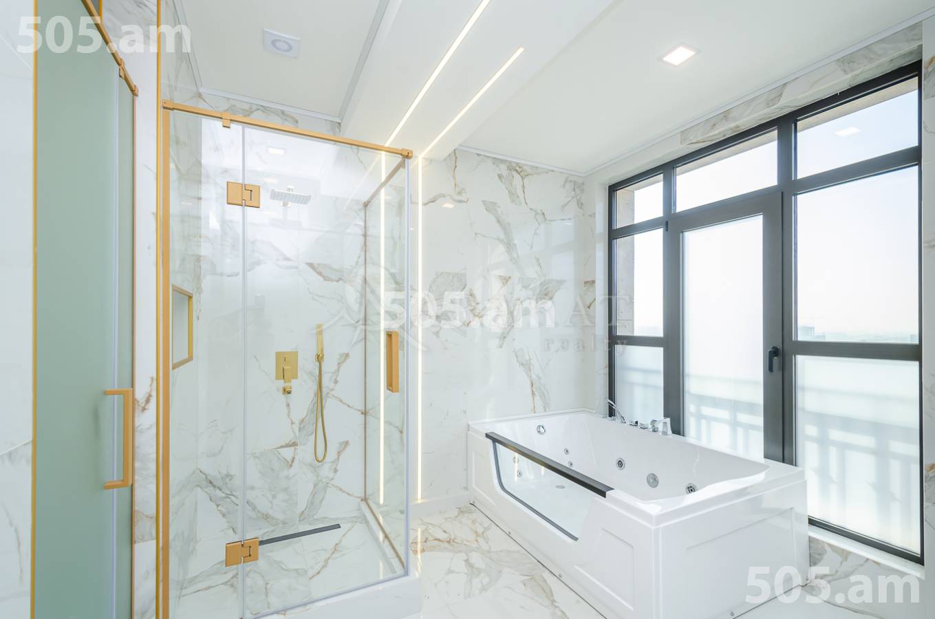 Купить 4 комнатную квартиру Аршакуняц пр, Центр Ереван, 153656