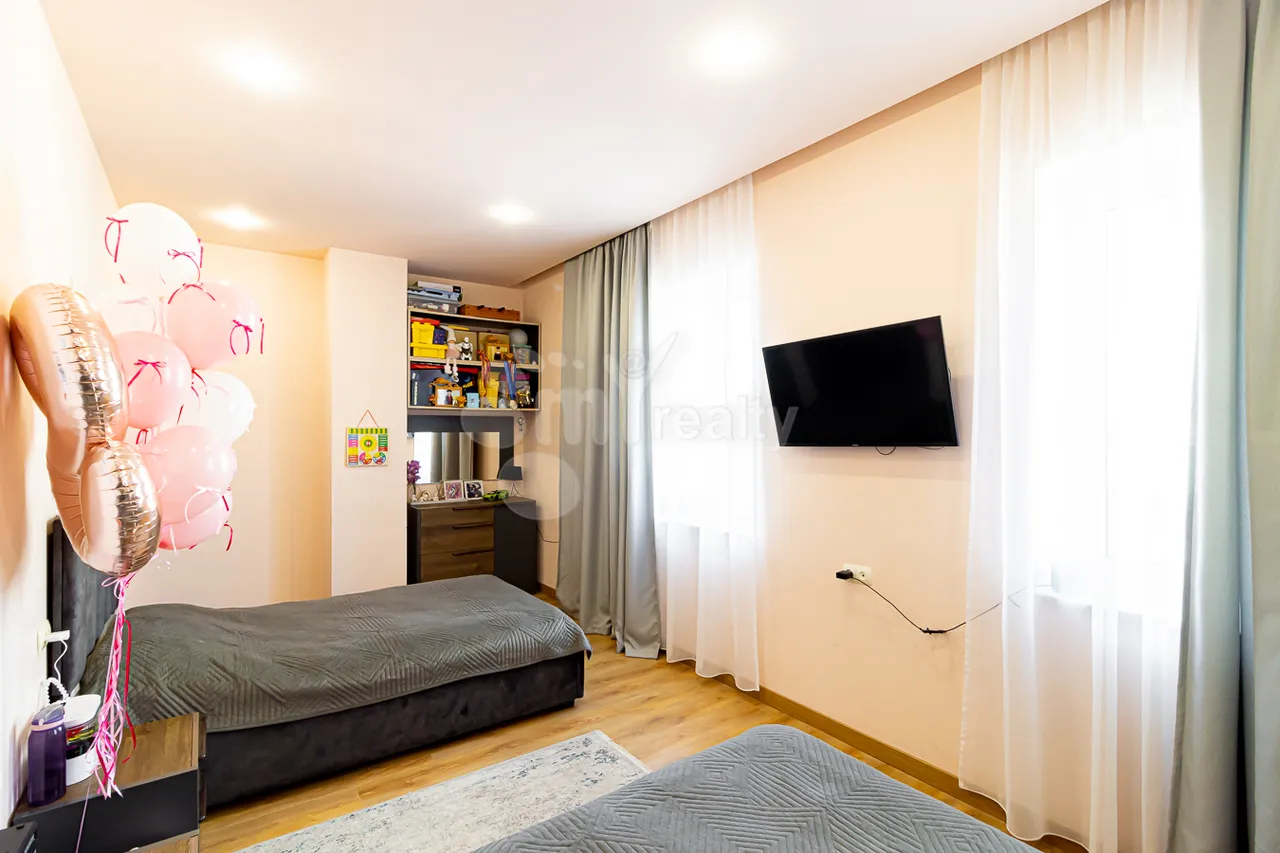3 bedroom apartment for sale Pushkin St, Center Yerevan, 160594