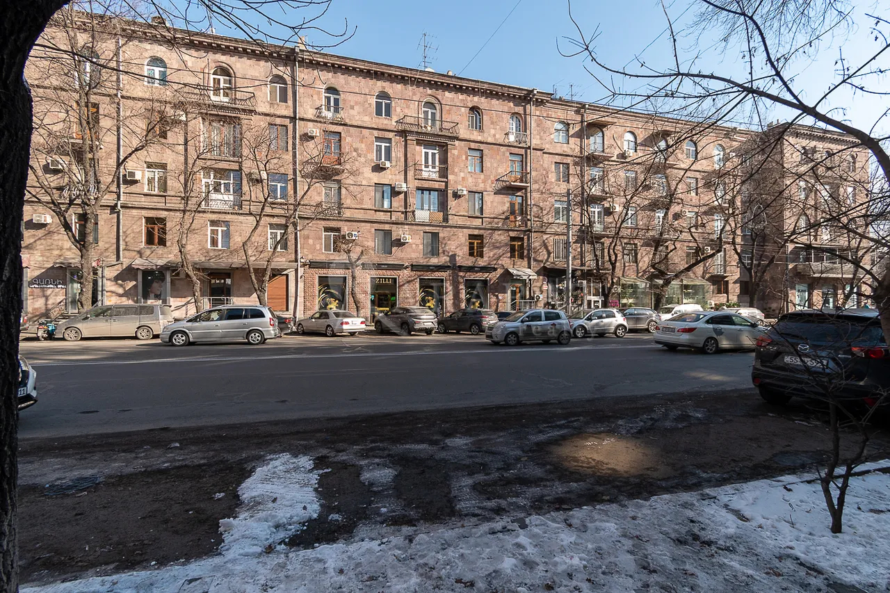 3 bedroom apartment for sale Baghramyan Ave (Kentron), Center Yerevan, 158943