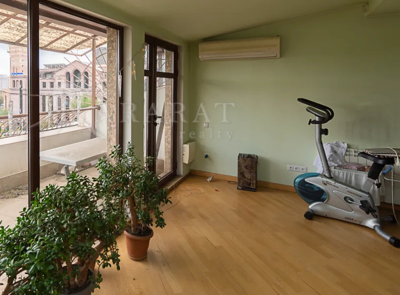 5 bedroom apartment for sale Zakyan St, Center Yerevan, 161876