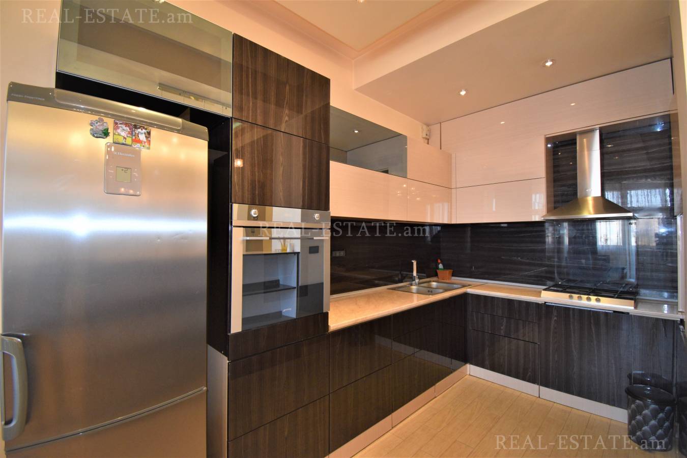 4 bedroom apartment for sale خیابان کِری, عربگیر ایروان, 118217