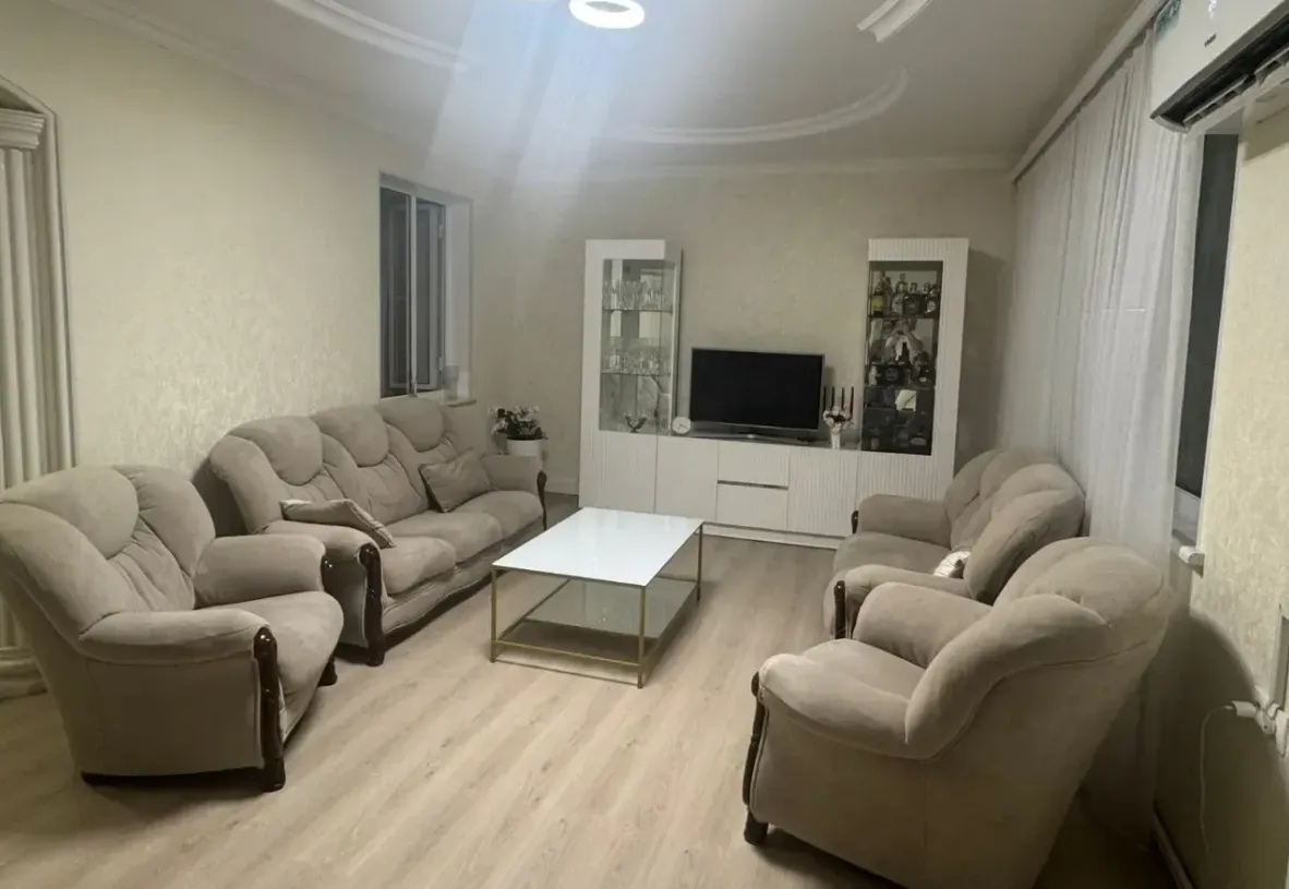 5 bedroom apartment for sale خیابان وراساکان, عربگیر ایروان, 161980