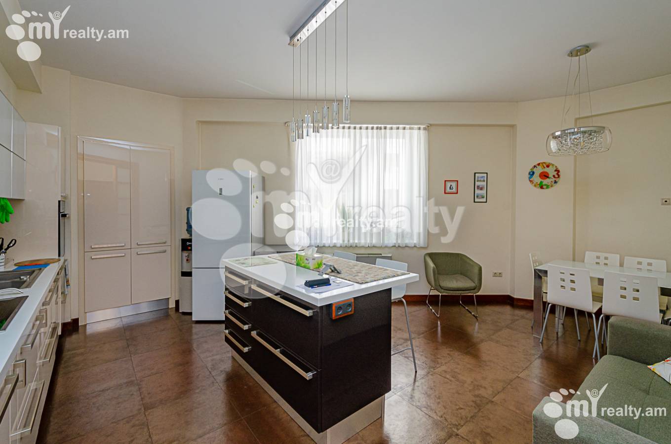 4 սենյականոց բնակարան  Հյուսիսային պող, Կենտրոն Երևան, 136507