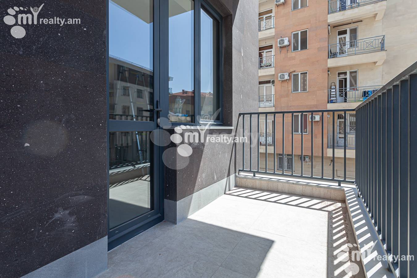 Купить 2 комнатную квартиру Антараин ул, Центр Ереван, 153904