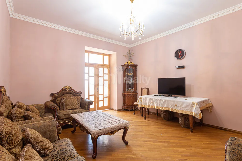 kupit-kvartiru/3-komnatnaya/Kievyan+St/Arabkir/Yerevan