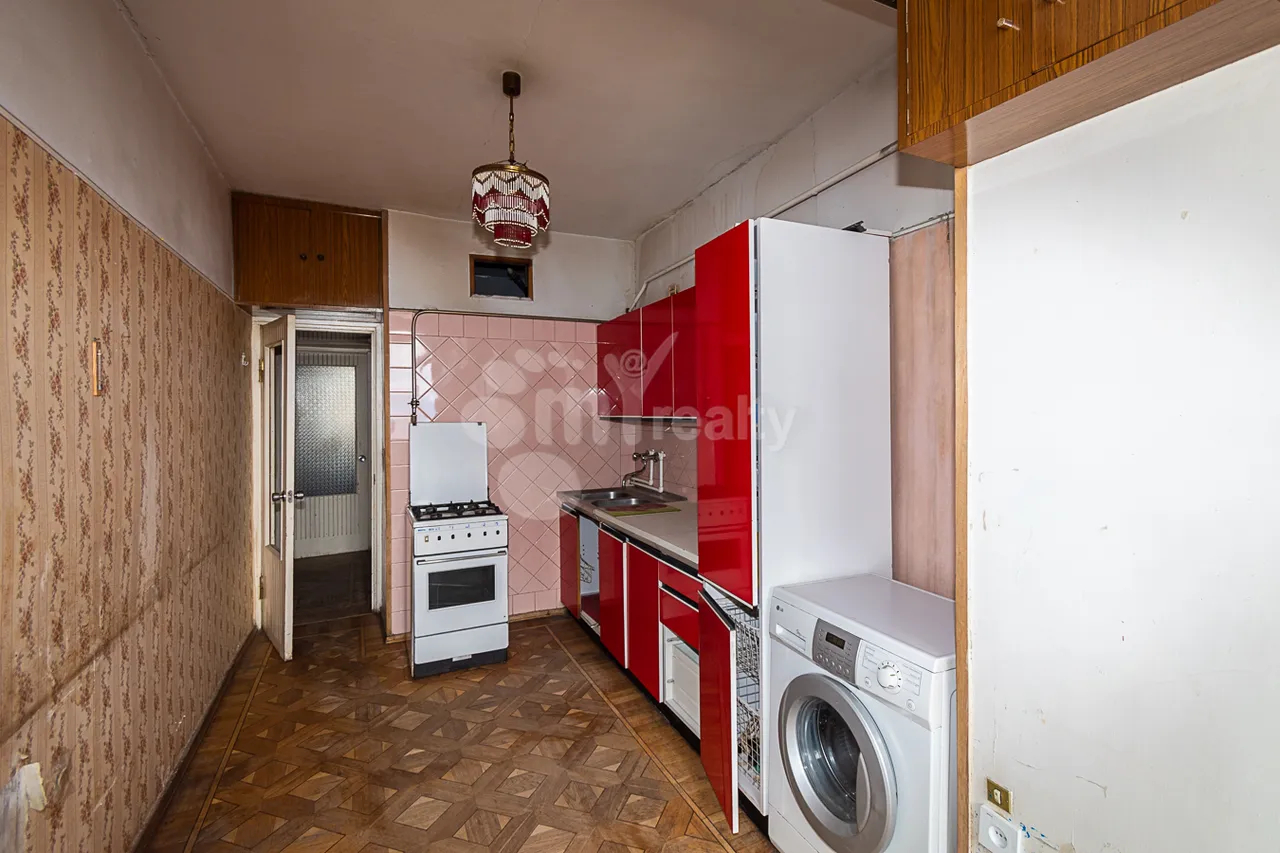 Купить 4 комнатную квартиру Азатутян пр, Арабкир Ереван, 160071