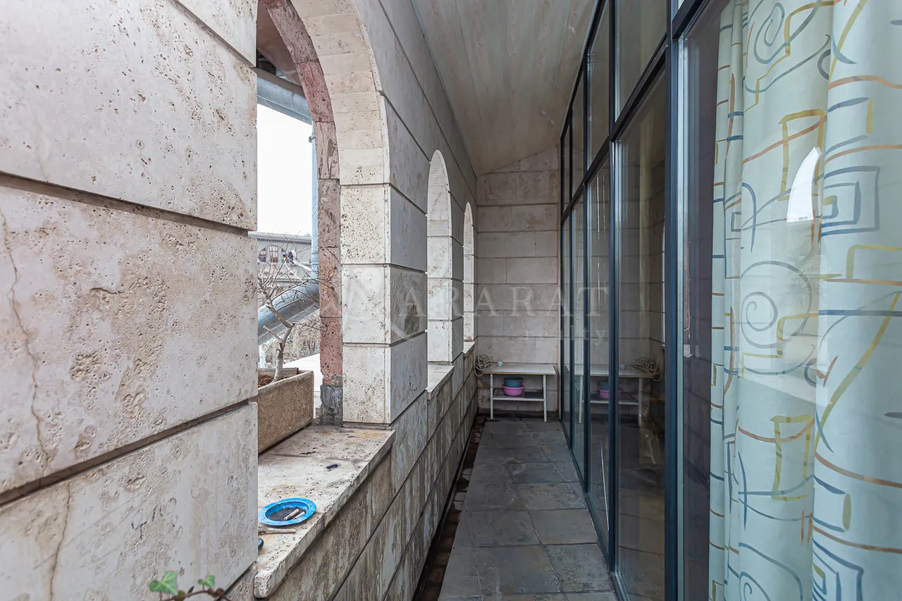 5 bedroom apartment for rent Teryan St, Center Yerevan, 158099